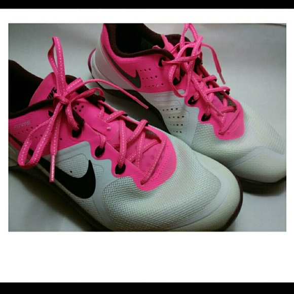 Nike Shoes - Size 9.5 Nike Trainers